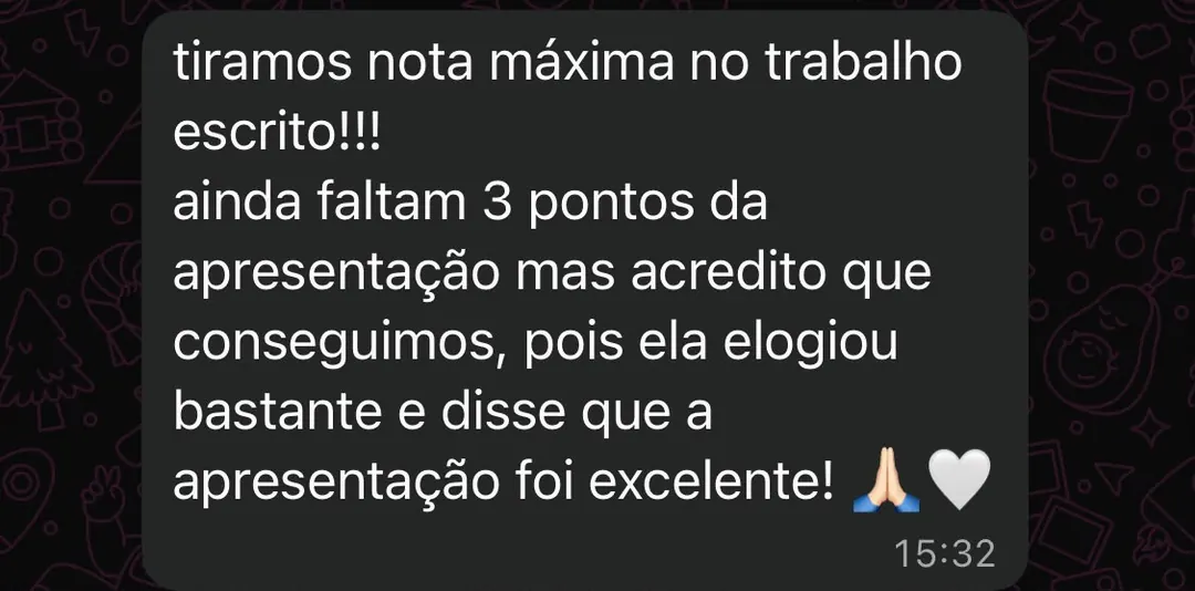 Cliente comemora nota máxima no trabalho escrito